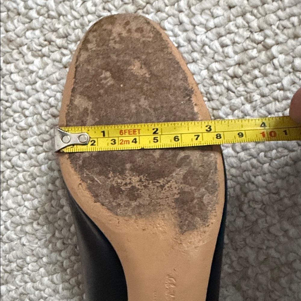 Salvatore Ferragamo Vara Pump - Size 8 - Picture 8 of 11